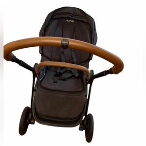 Nuna TRIV NEXT Black Caviar w/brown leather accents Travel Trvl Stroller black